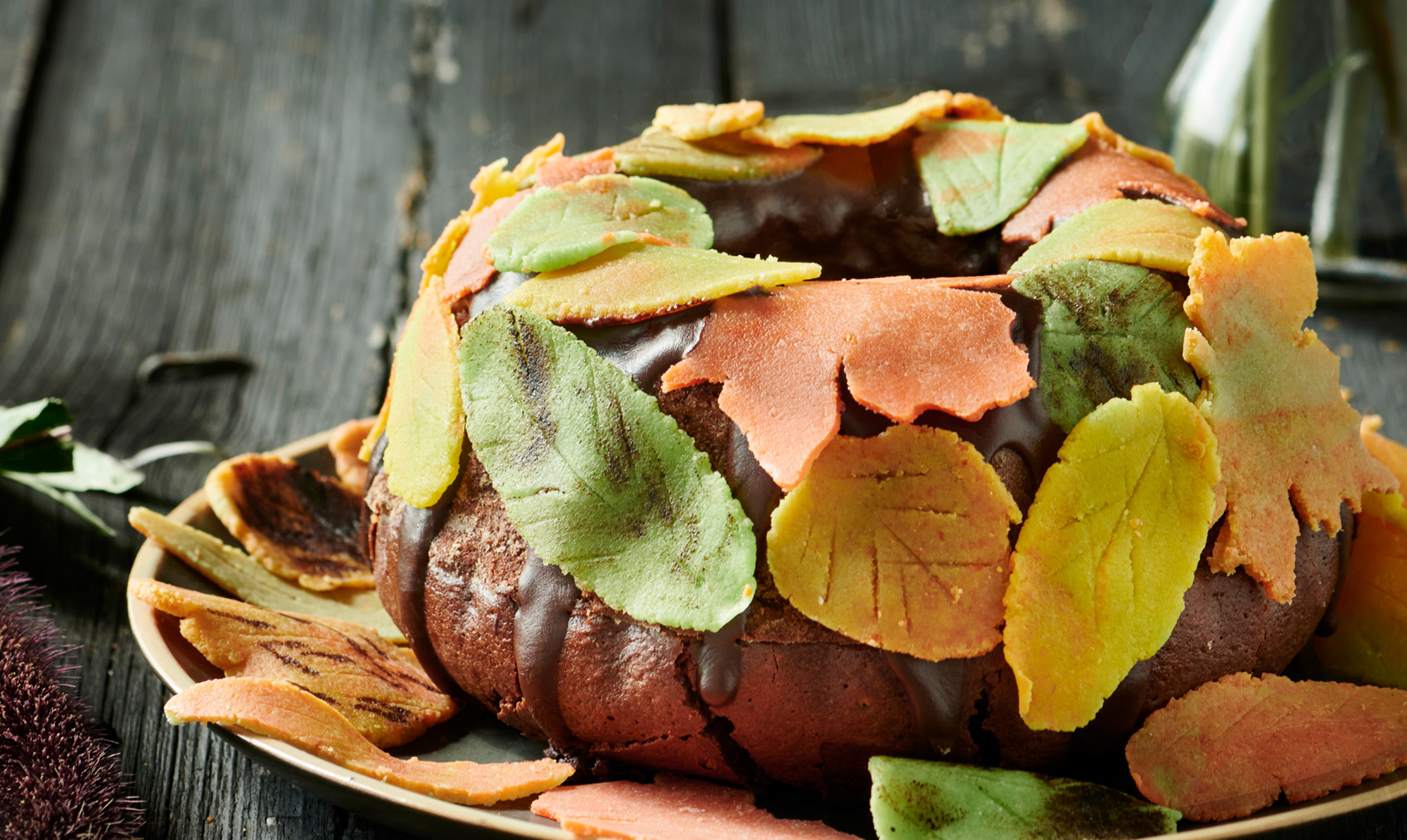 Mums! Efterårets bedste kage: Chokoladekage med marcipanblade