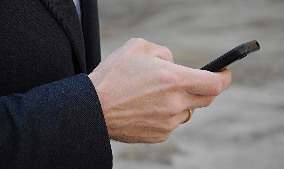 Cirka 320.000 danskere netdater - men ikke alle er single. Netdating