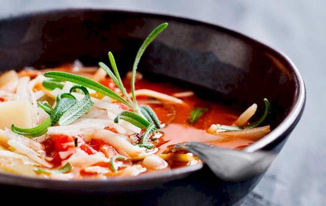 Toscansk tomatsuppe Opskrift på toscansk tomatsuppe