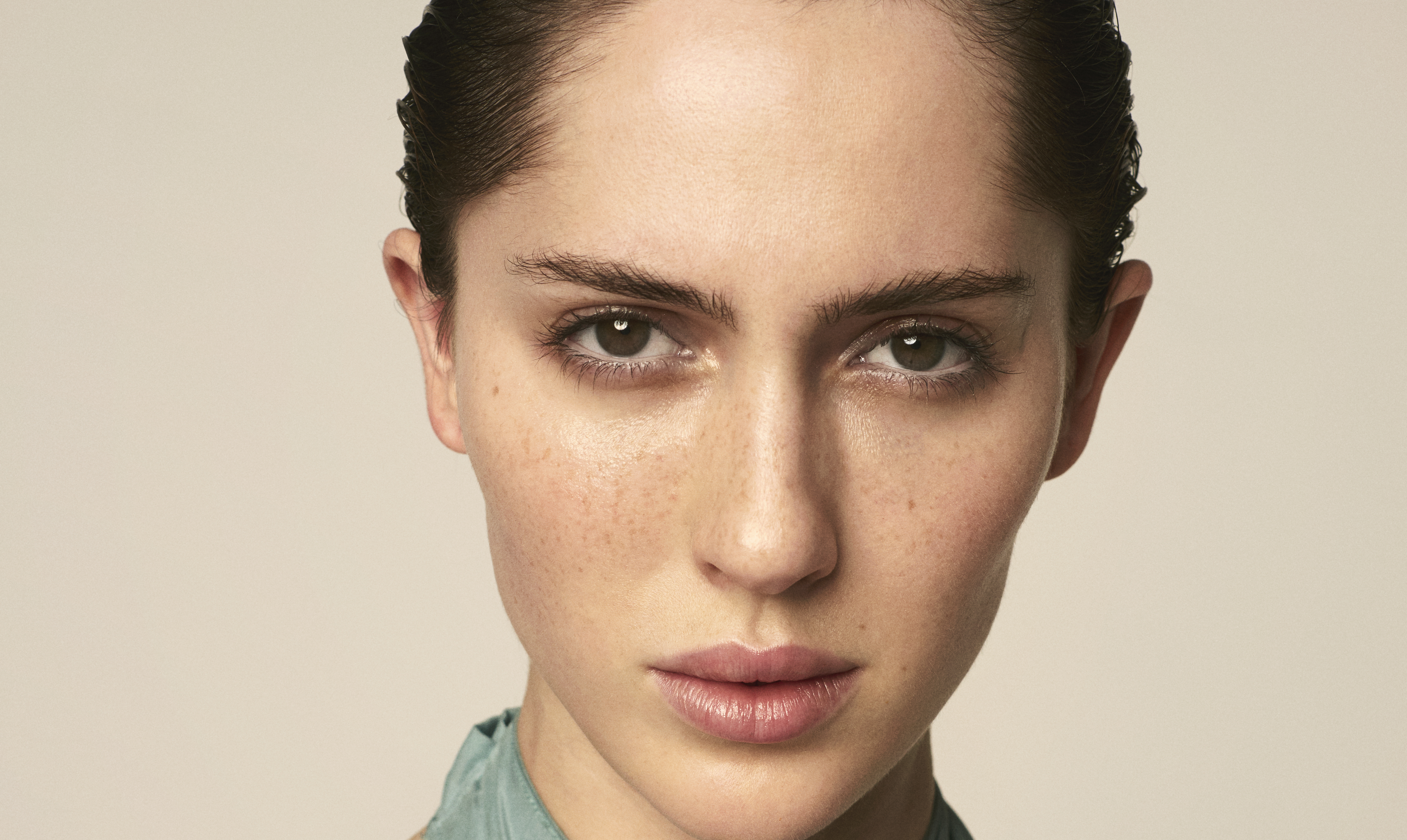 Efter flere år som succesfuld model for bl.a. Louis Vuitton og Dior, valgte den 25-årige Teddy Quinlivan i 2017 at offentliggøre sin identitet som transkvinde, selv om hun frygtede for sit liv pga. hadforbrydelser i USA. Teddy Quinlivan