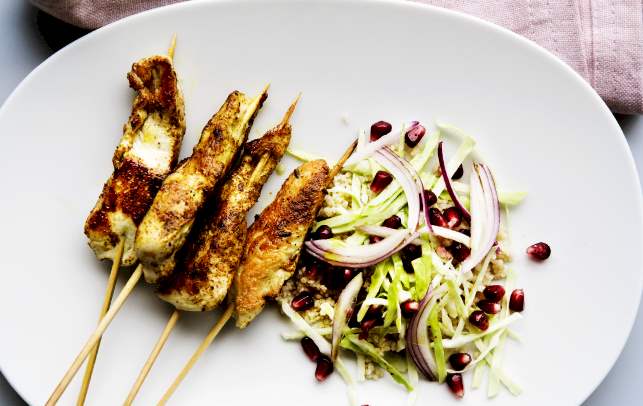 Marinerede kyllingespyd med couscous-salat
