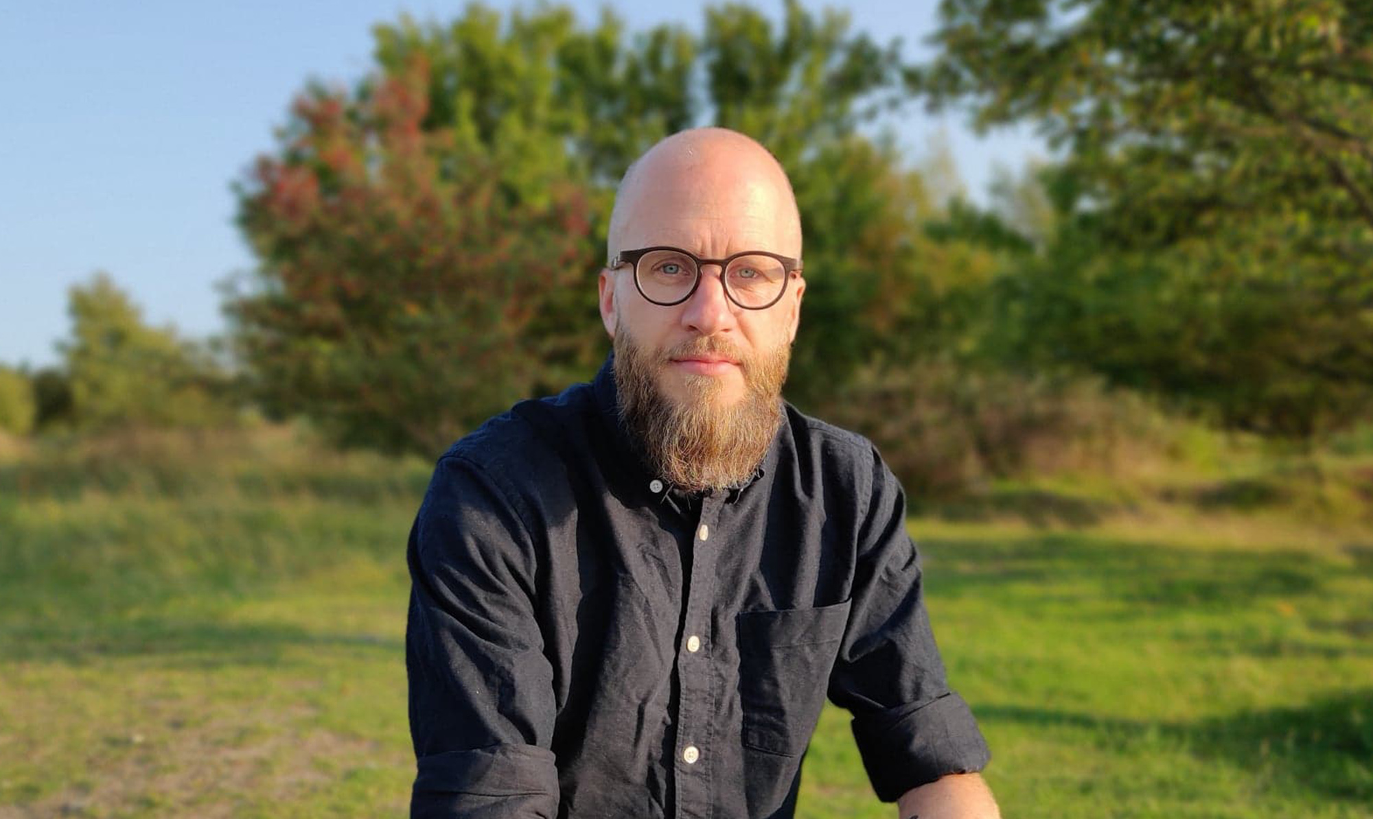 David Russel har mødt sexisme både som skolelærer og skovarbejder. Han ønsker nu at samle mænd, der vil gøre en forskel. underskriftindsamling mænd problem med sexisme